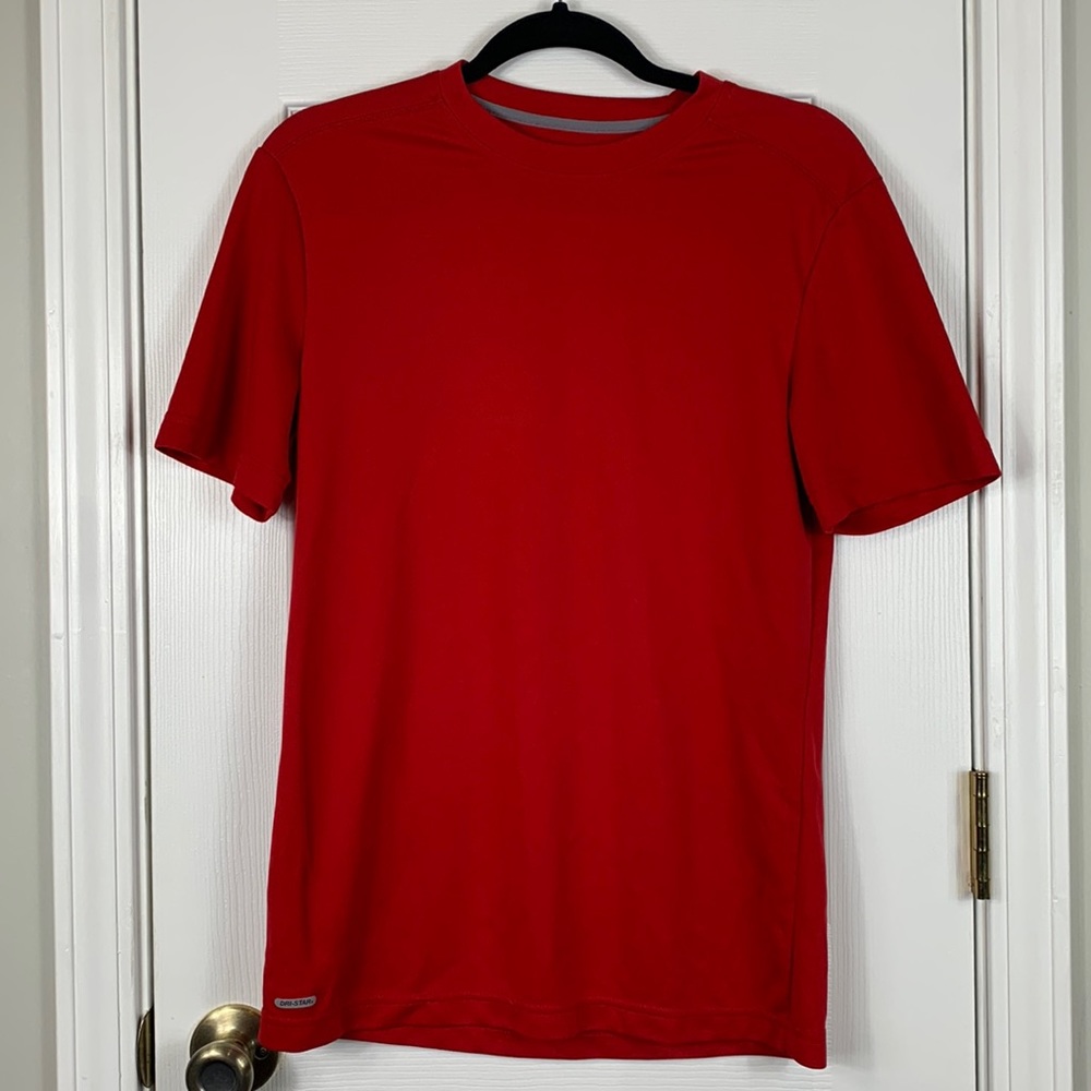Starter red regular-fit core tee size S/CH(34-36).